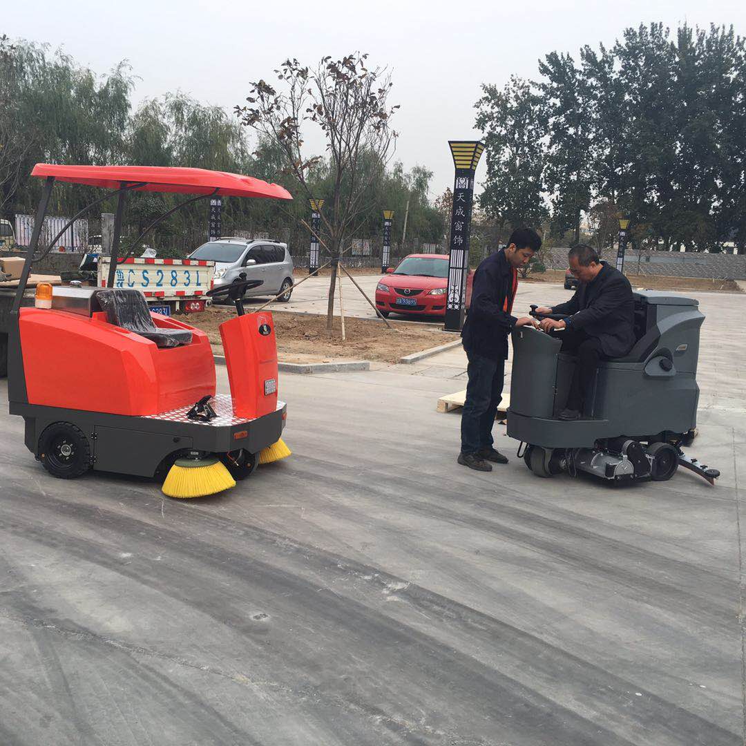 鼎潔盛世掃地車(chē)DJ1400入駐天成窗飾企業(yè)89