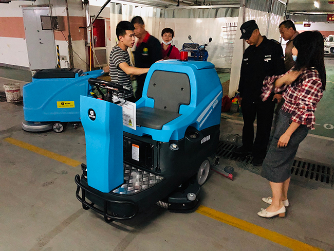  鼎潔盛世洗地機(jī)助力小區(qū)停車場，零差評57